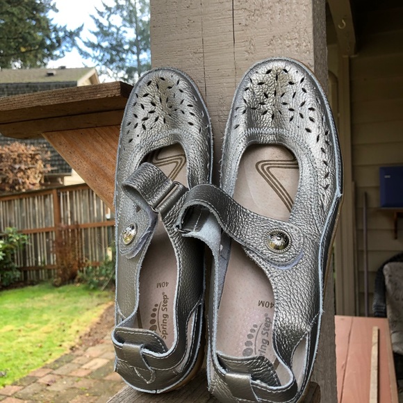 Spring step shoes silver Mary Jane style Sz 9 - Picture 1 of 6